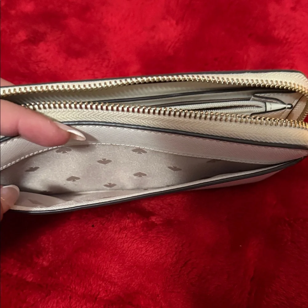 Kate Spade Cream Zip-Around Wallet- SEE PHOTOS PLEASE - Picture 9 of 11
